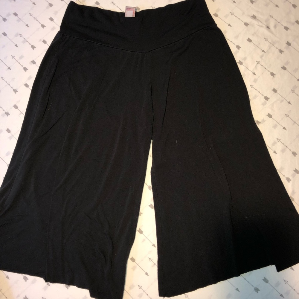 ♥️ Xhilaration Wide Leg Capri Pants
